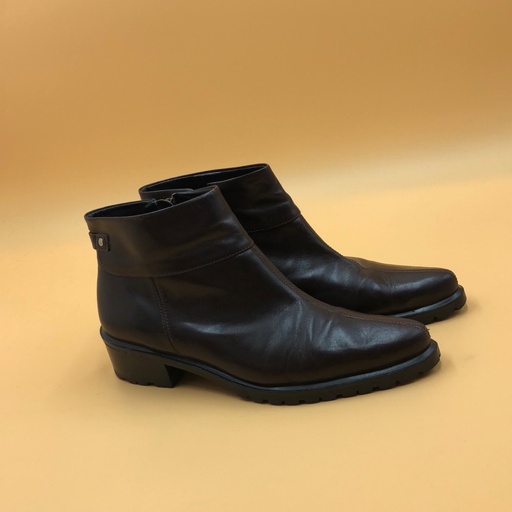 Etienne Aigner luxe ankle boots